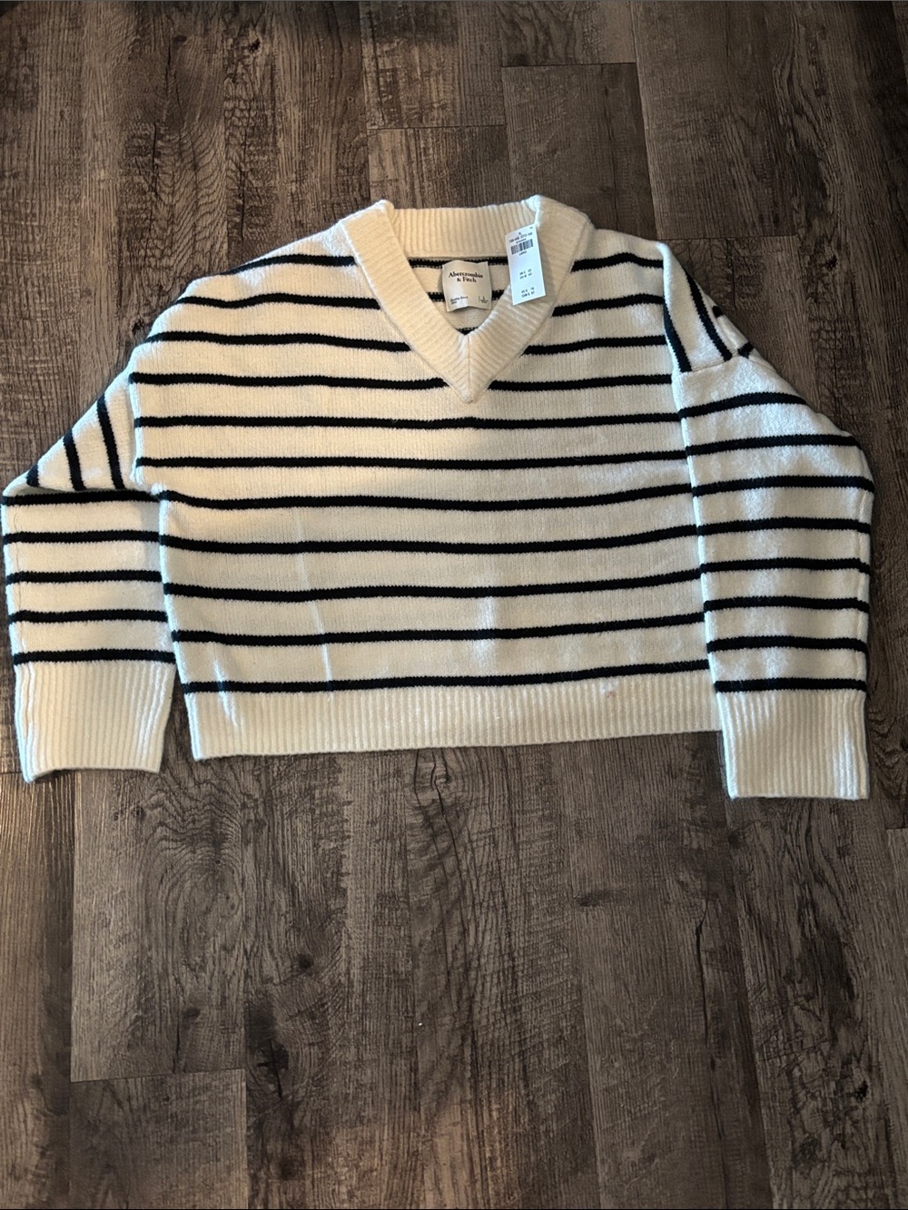 Abercrombie & Fitch V-Neck Sweater - Cream with Black Stripes - Size Large